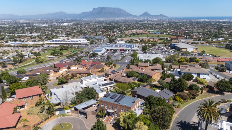 10 Bedroom Property for Sale in Plattekloof Western Cape
